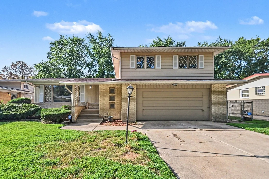 Photo of 906 N Rainbow Drive