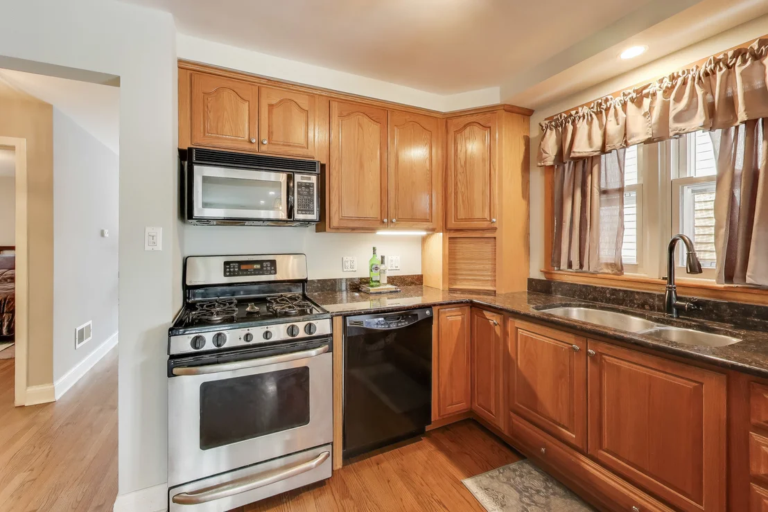 Photo of 6544 W Devon Avenue