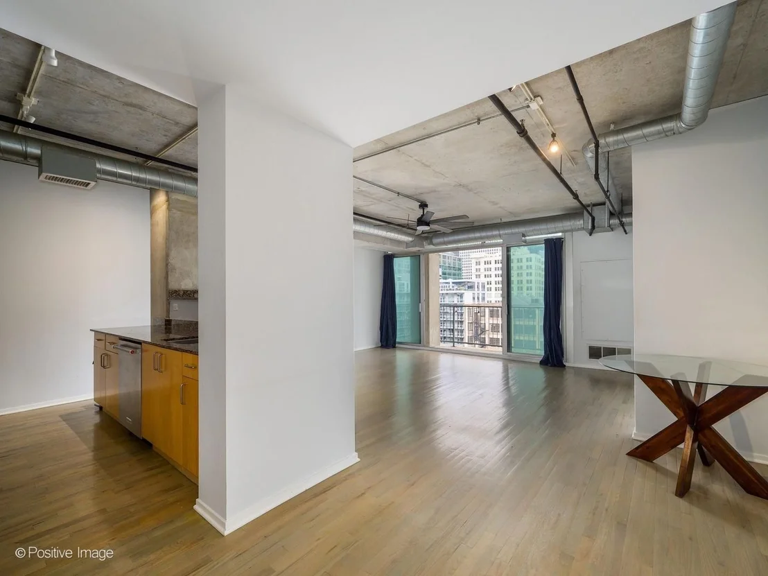 Photo of Unit 1401 at 700 W Van Buren Street
