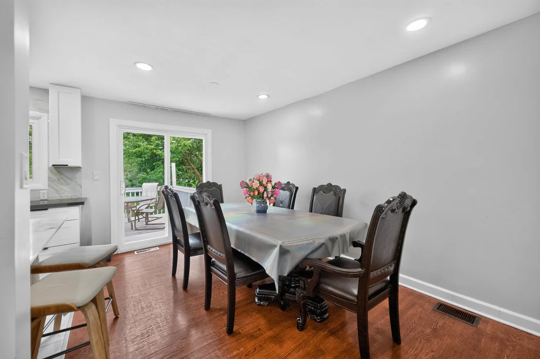 Photo of 535 Edgemont Lane