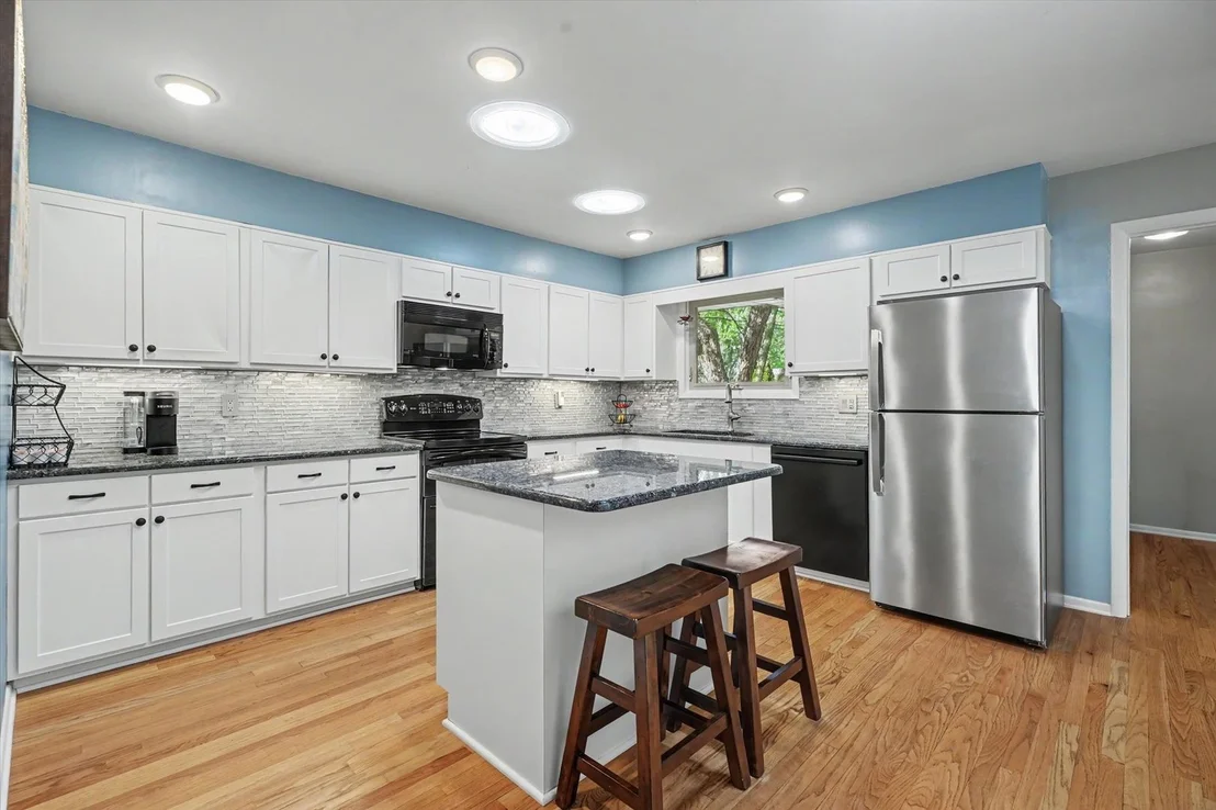 Photo of 1115 Foothill Drive