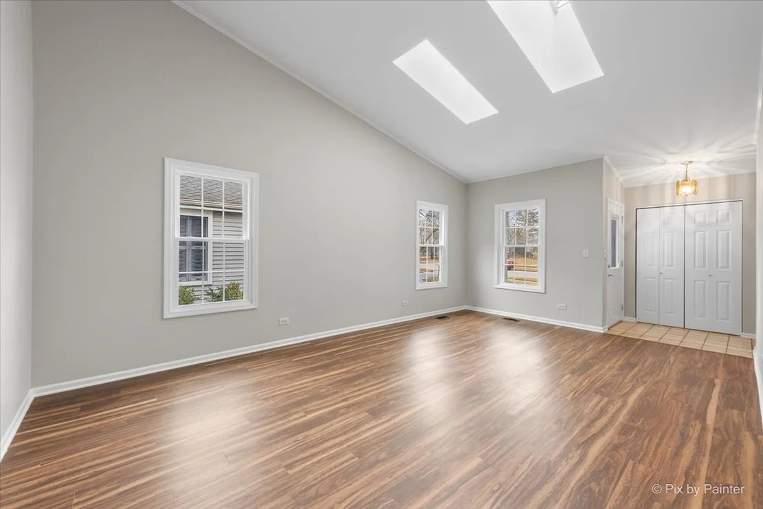 Photo of 1095 Devonshire Avenue