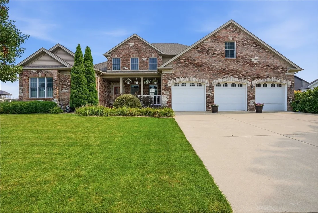 Photo of 1203 Silver Oak Circle