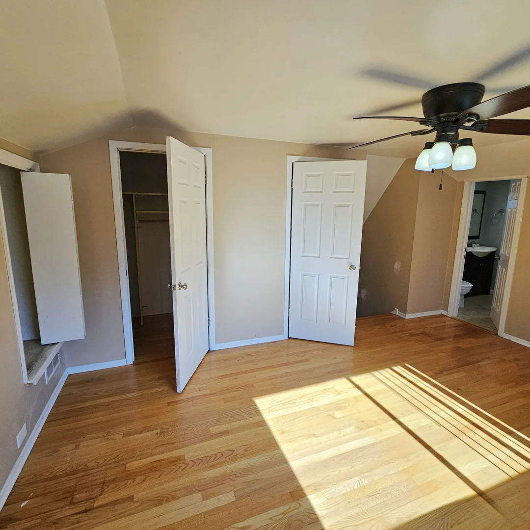 Photo of 618 W Comstock Avenue