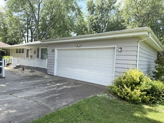 Photo of 1100 Meadowview Drive