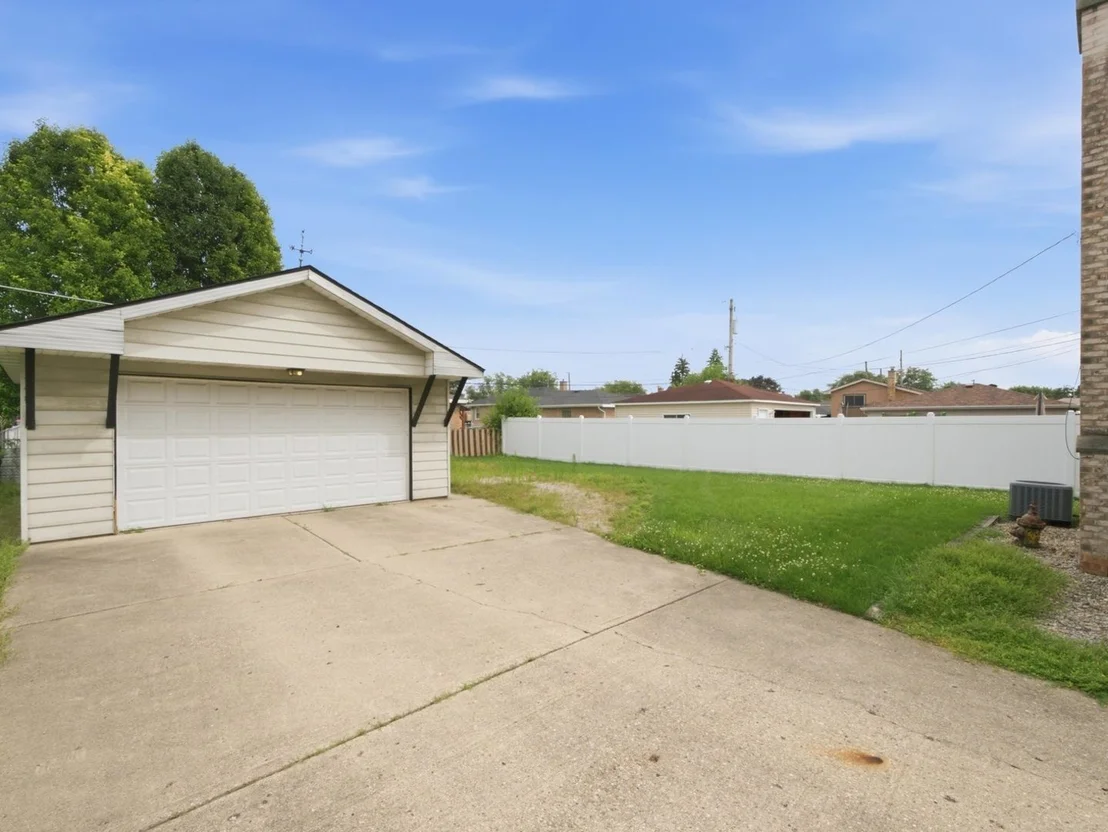 Photo of 519 Maple Lane