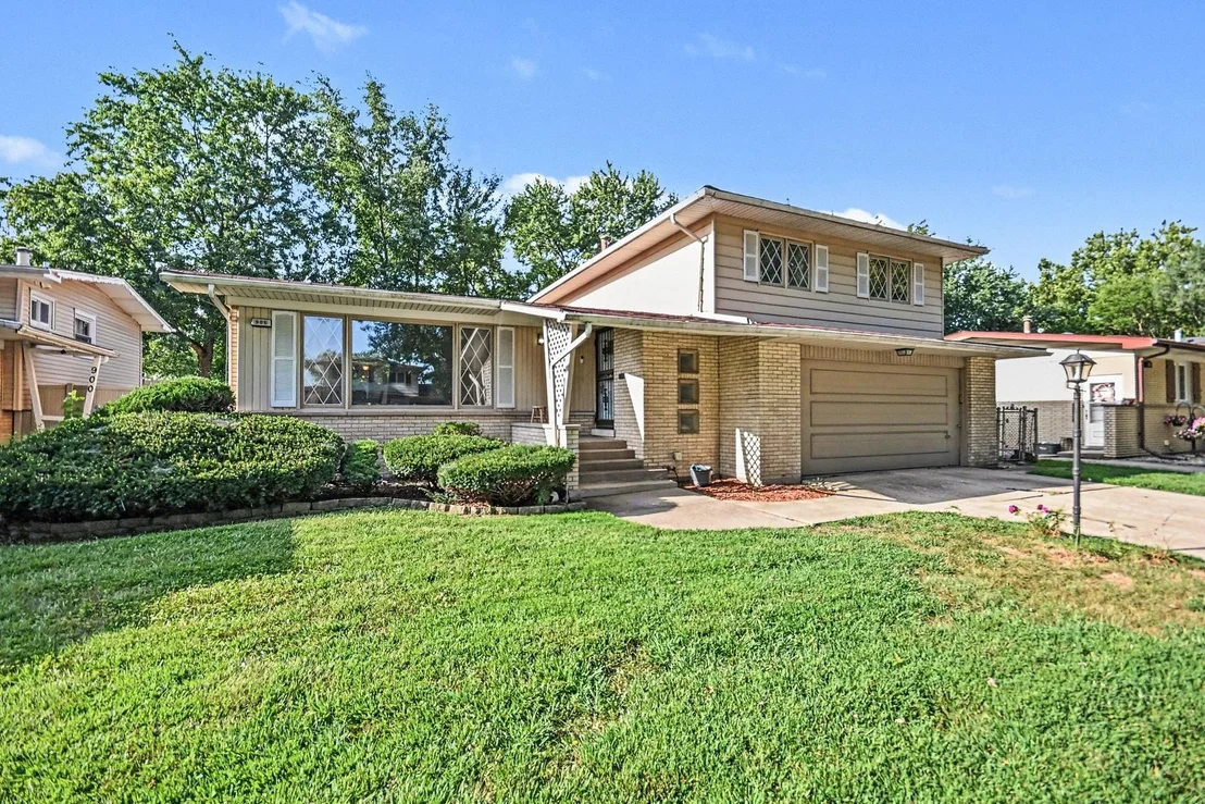 Photo of 906 N Rainbow Drive
