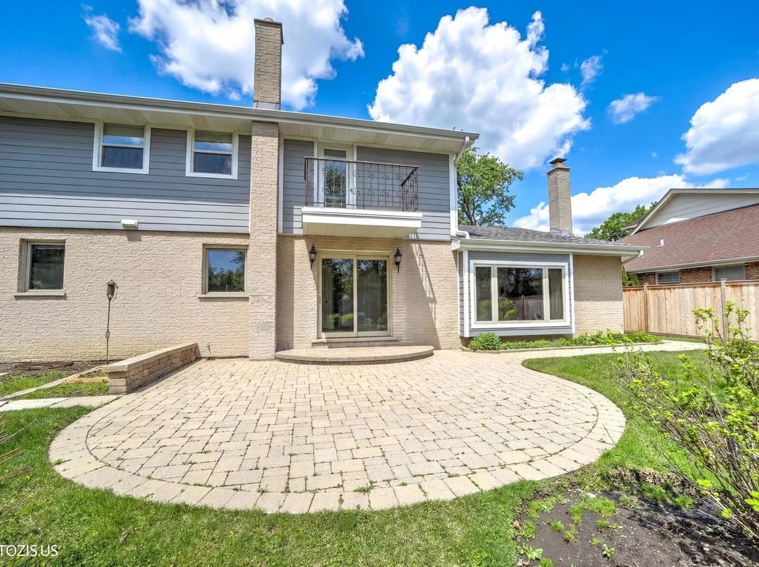 Photo of 3235 Robincrest Drive