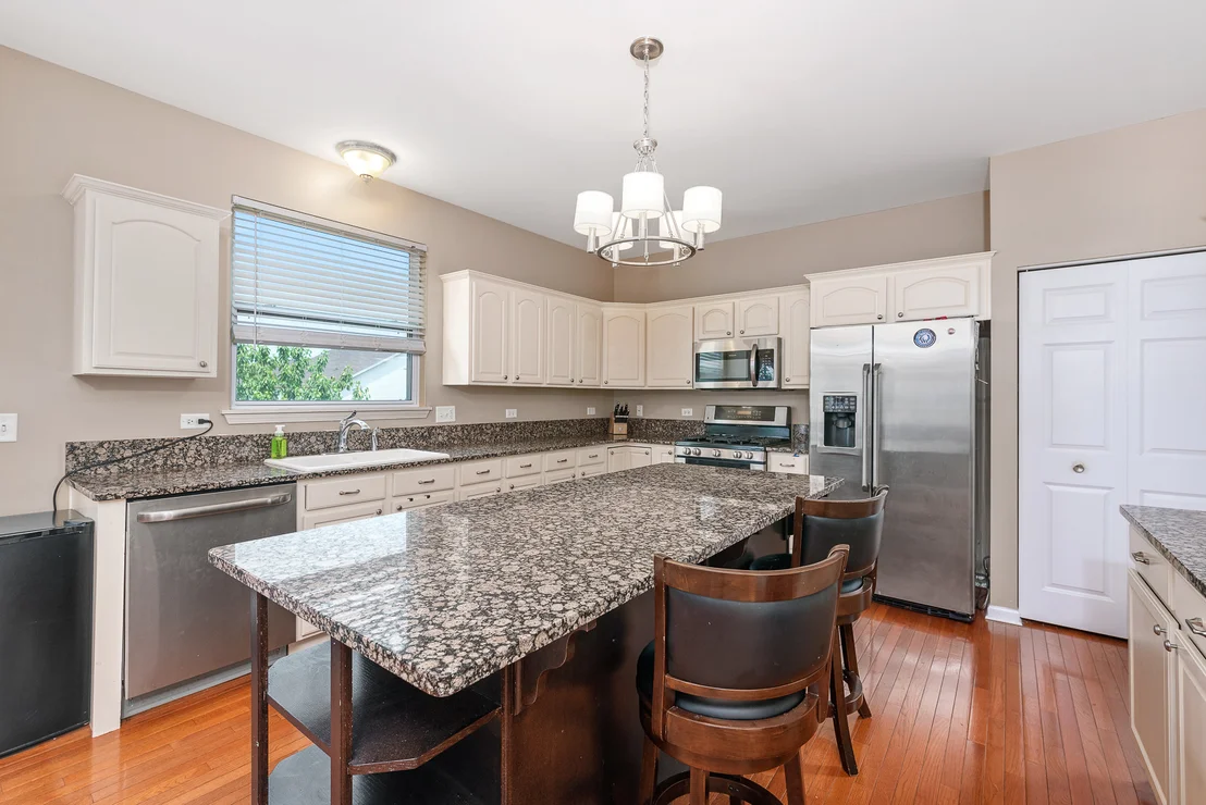 Photo of 768 Brompton Lane