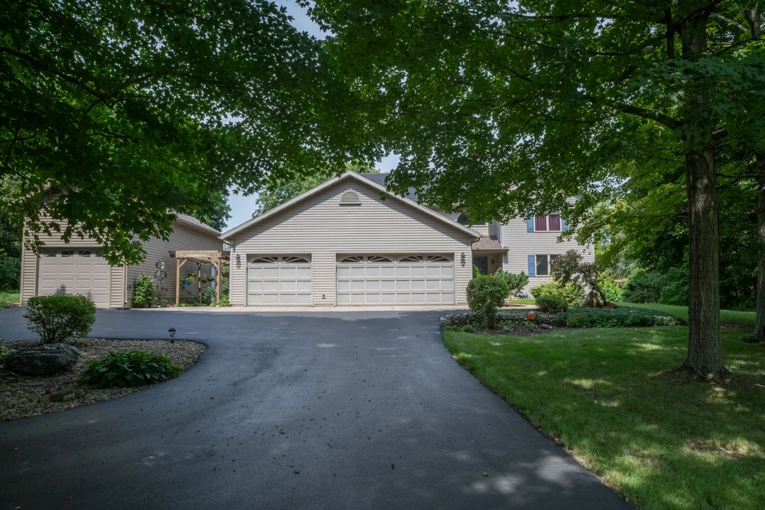 Photo of 37322 Comanche Drive