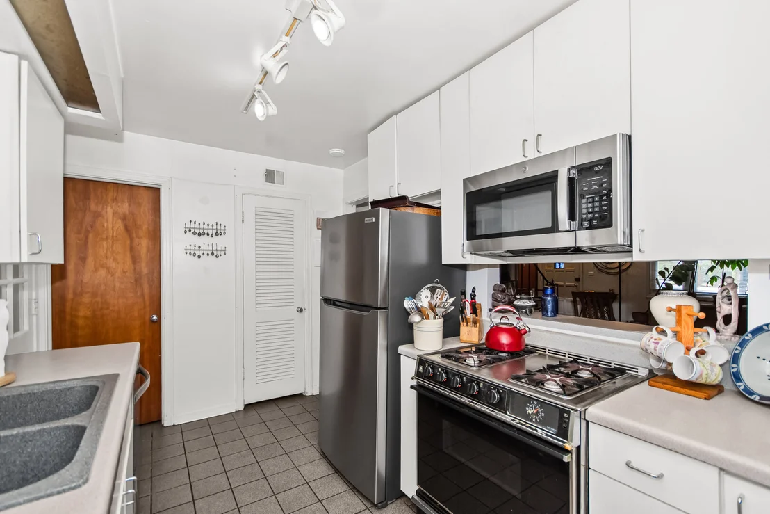 Photo of 3135 Central Street