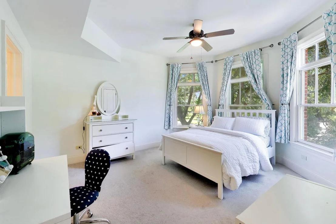Photo of 345 Madison Avenue