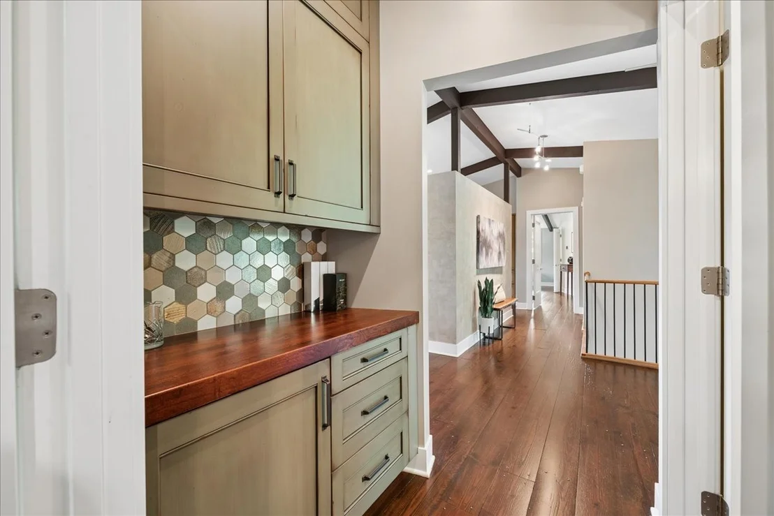 Photo of 83 Lakeview Parkway