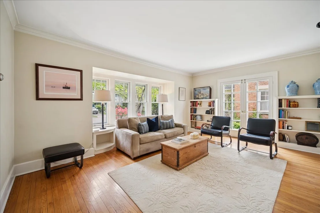 Photo of 972 Elm Street
