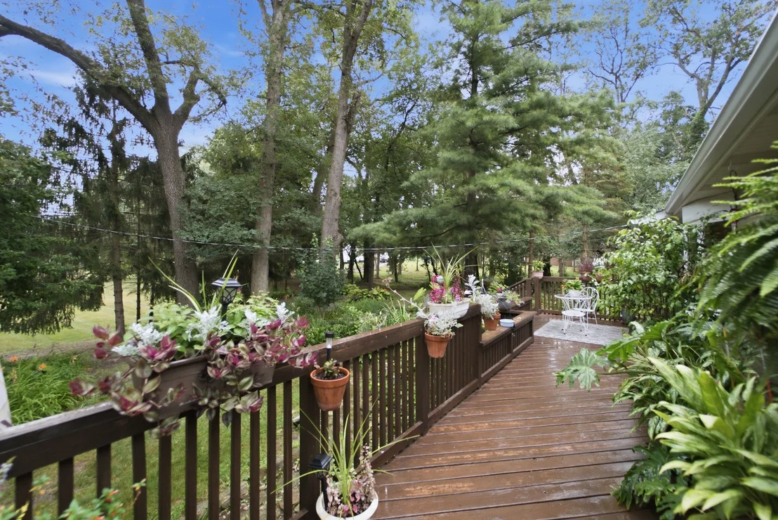 Photo of 330 S 5000w Road