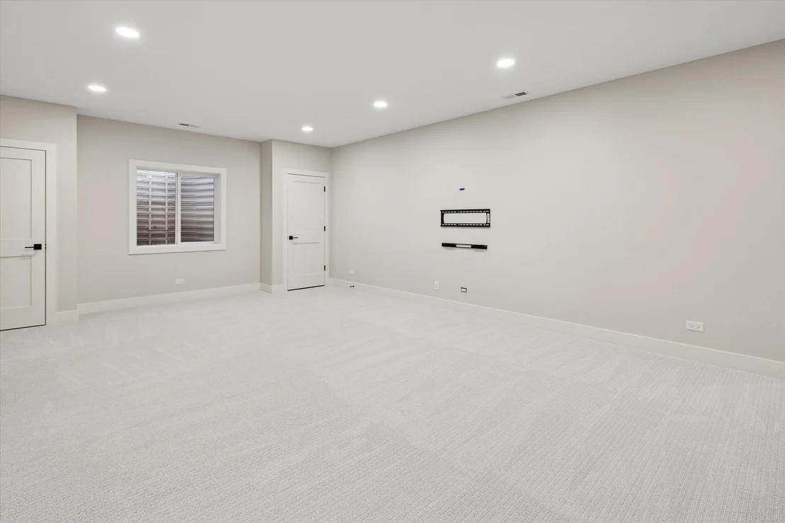 Photo of 498 W 3rd Avenue