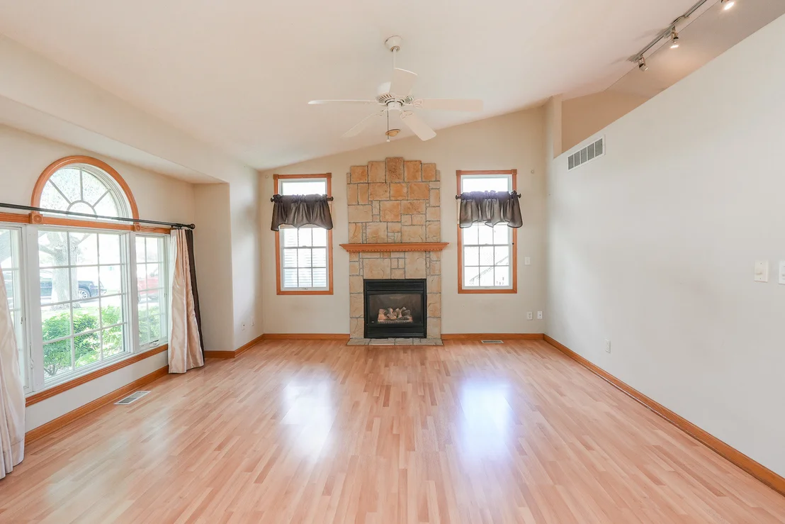Photo of 671 Diversatech Drive N