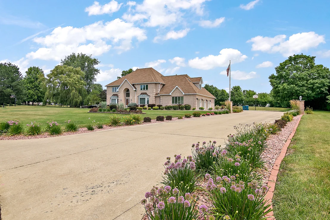 Photo of 284 Barrington Lane