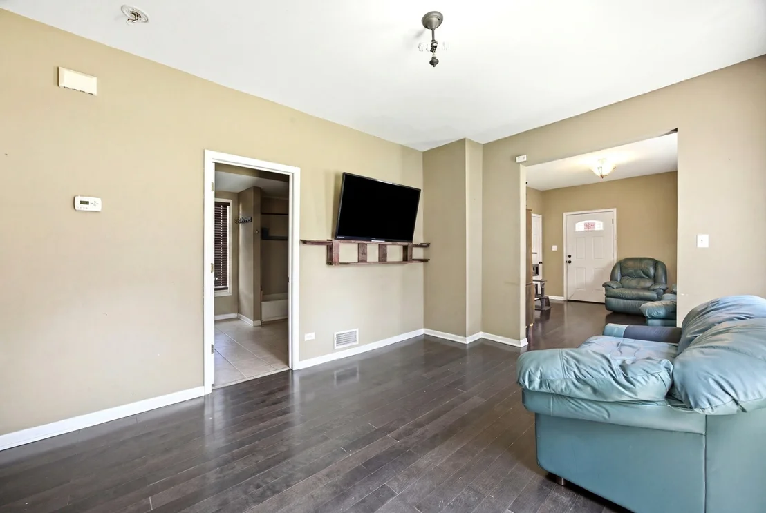 Photo of 344 N Worth Avenue