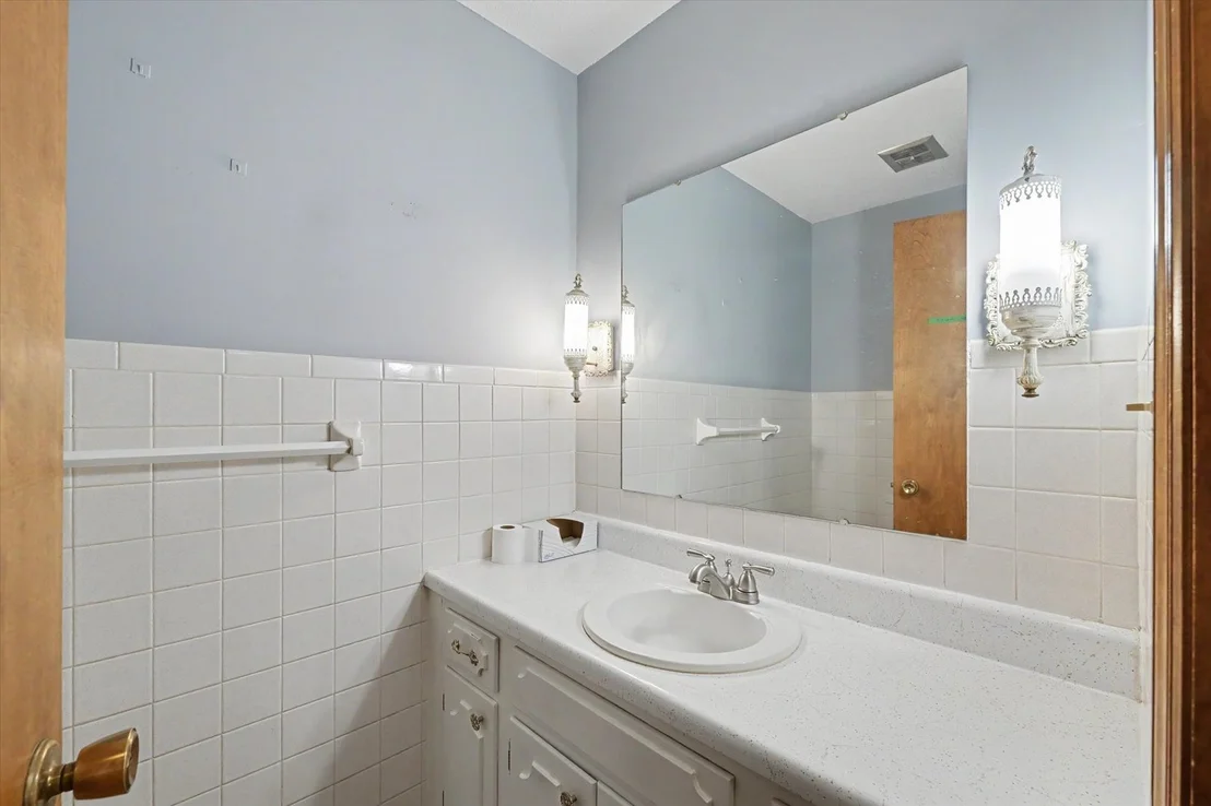 Photo of 906 Crestview Drive