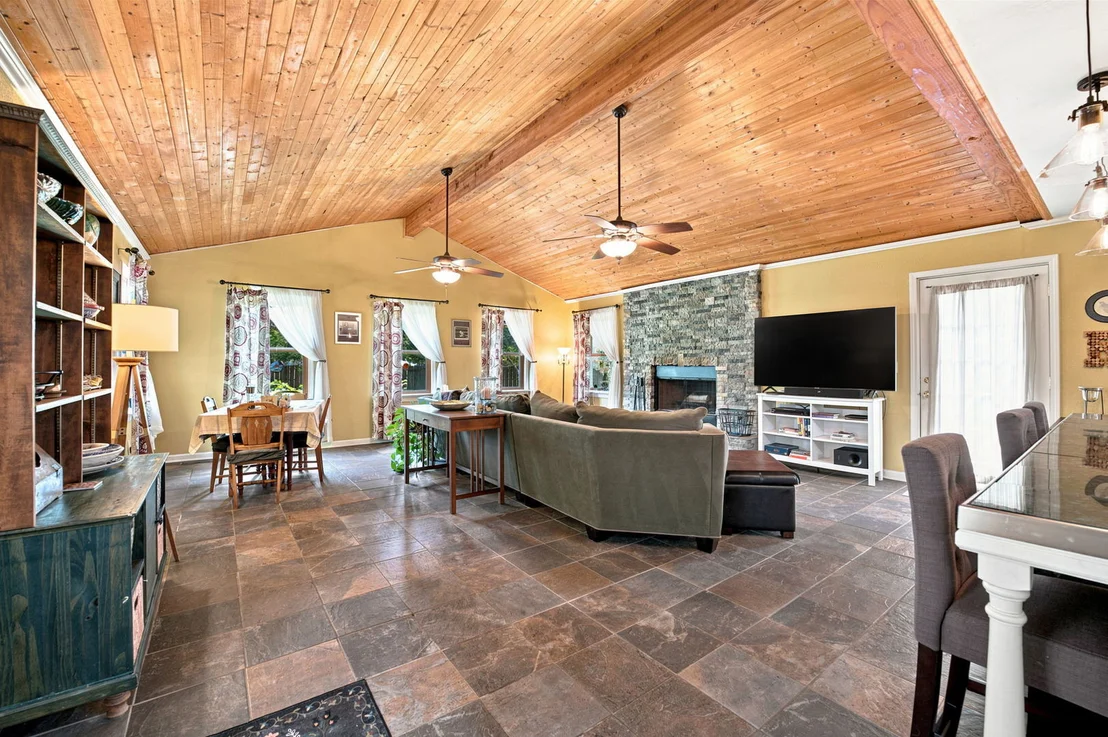 Photo of 1613 Locust Road