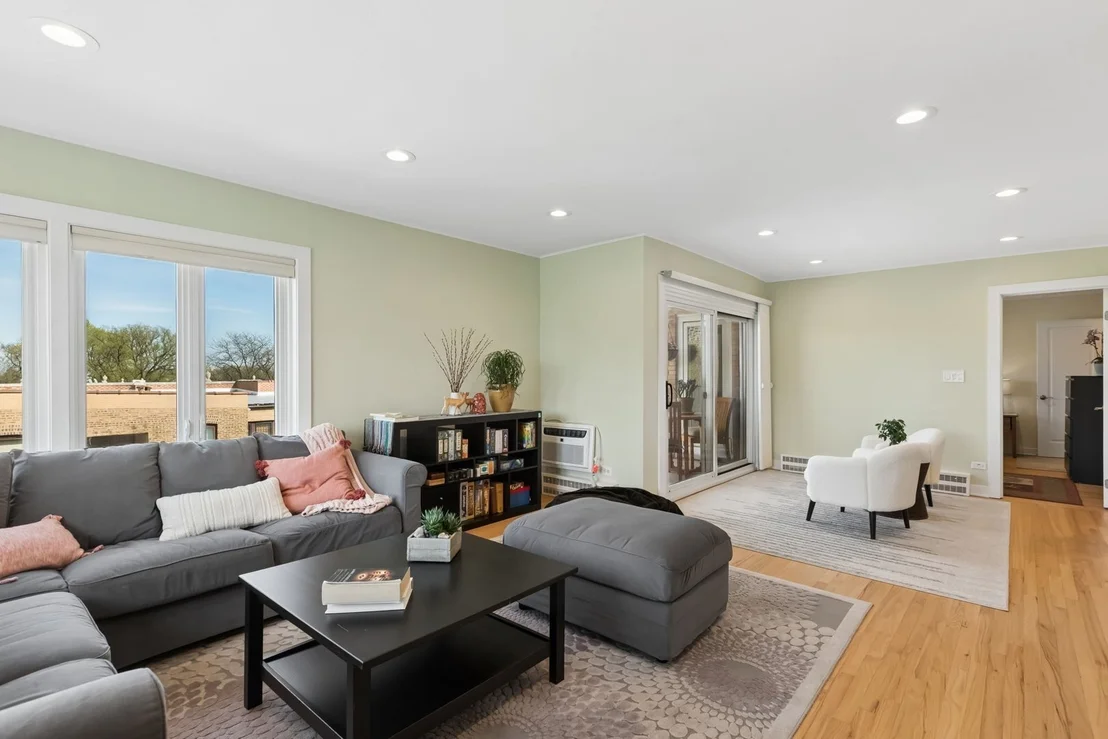 Photo of Unit 5D at 1333 Maple Avenue