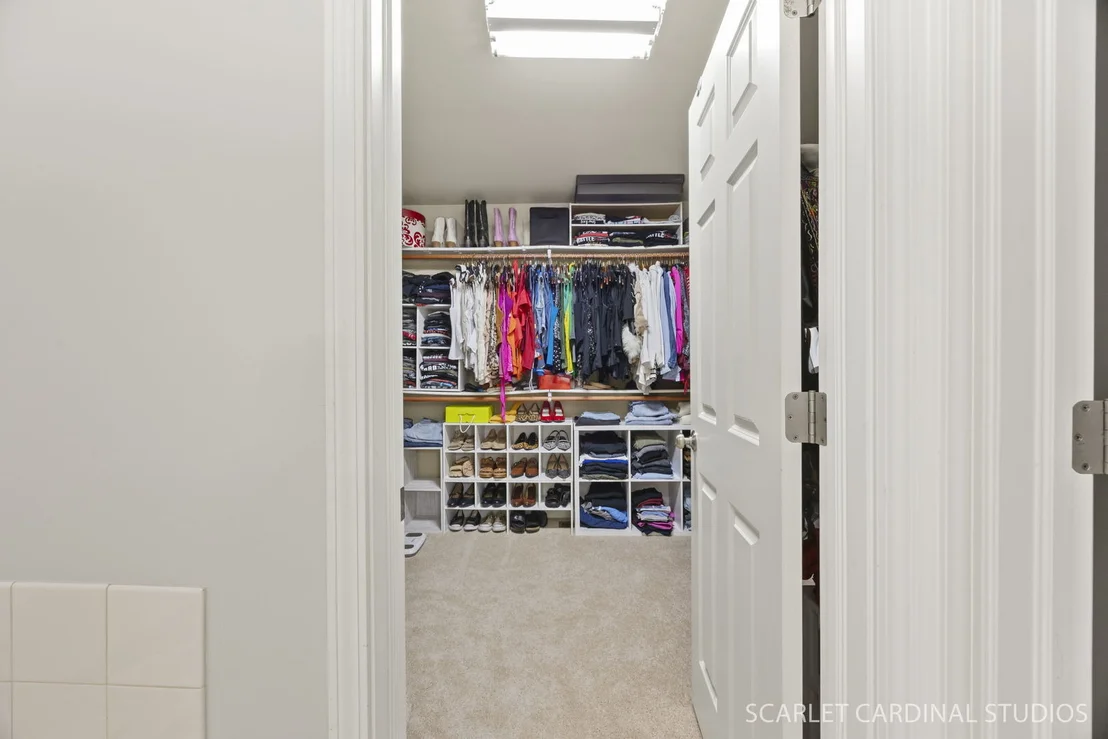 Photo of 208 Amherst Court