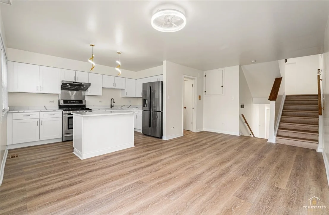 Photo of 611 W 25th Place