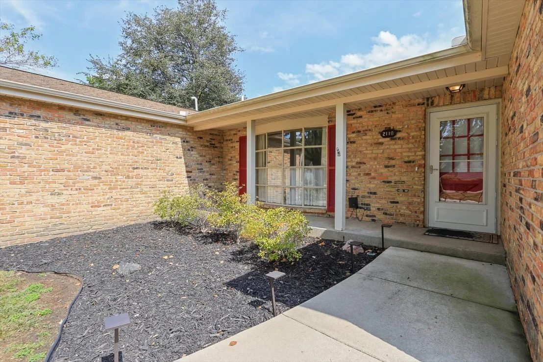Photo of 2118 Bristol Road