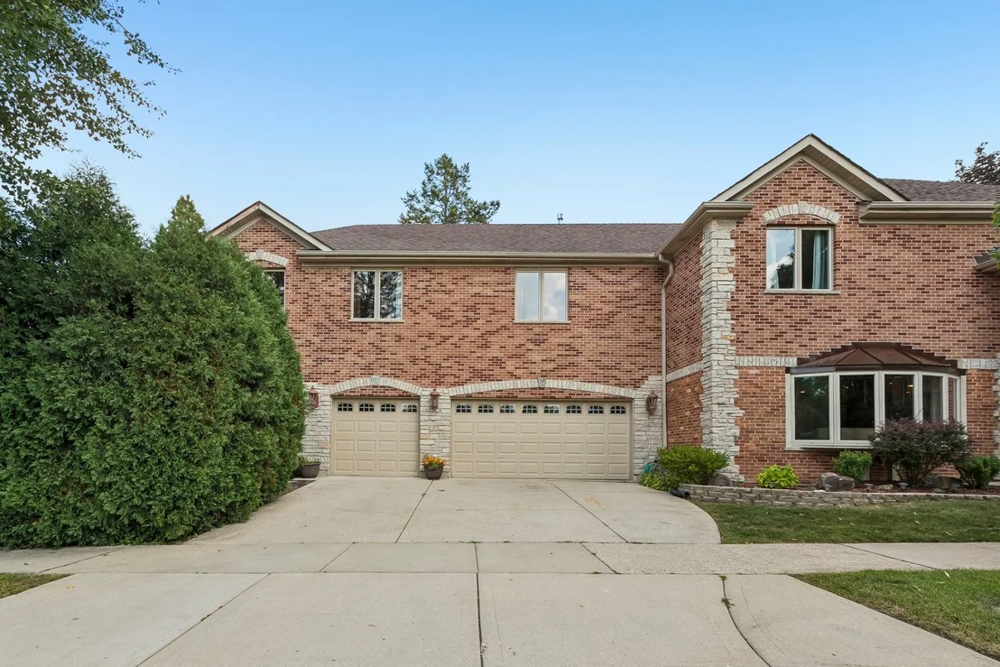 Photo of 610 W Lonnquist Boulevard