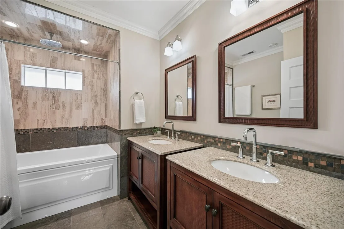 Photo of 814 Park Avenue