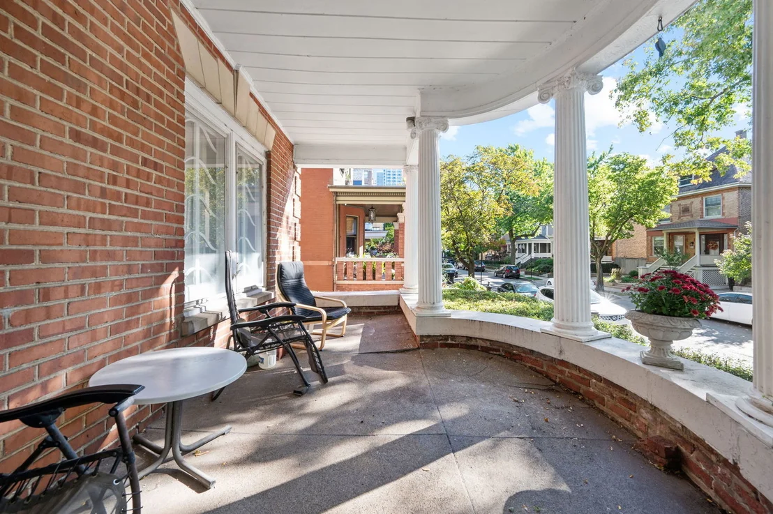 Photo of 832 W Junior Terrace