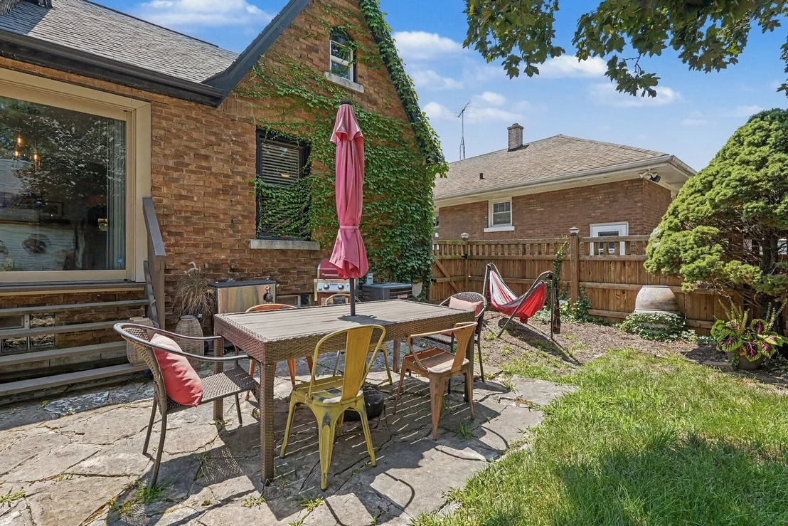 Photo of 1009 John Street