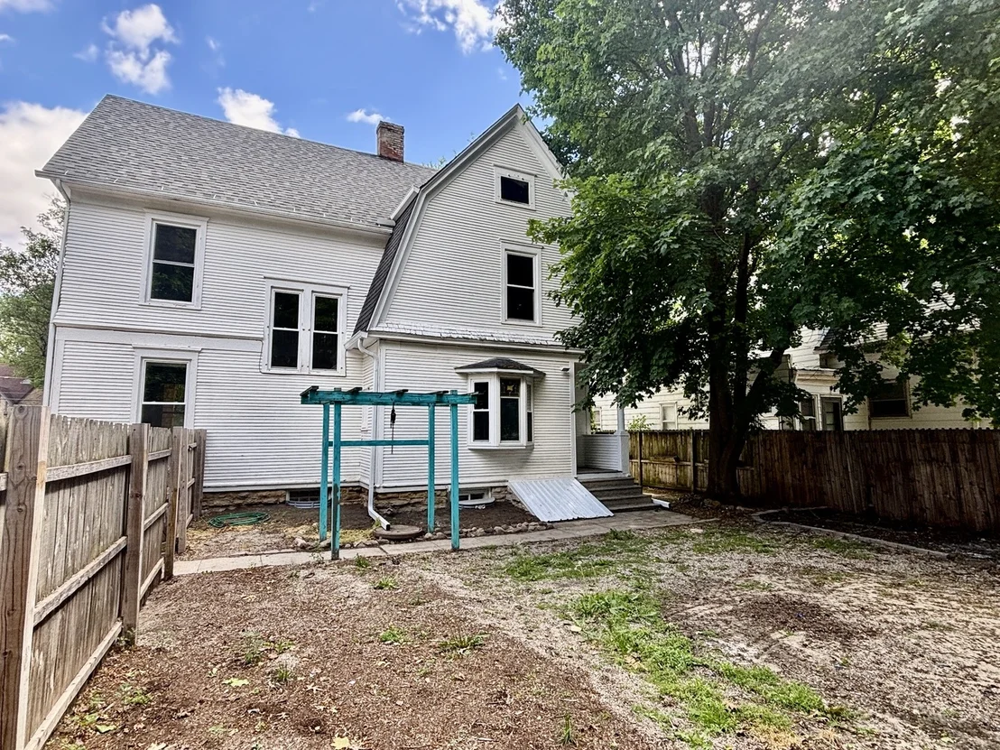 Photo of 910 N State Street