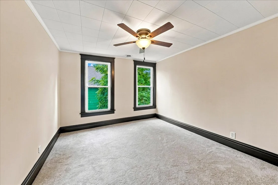 Photo of 417 BUELL Avenue