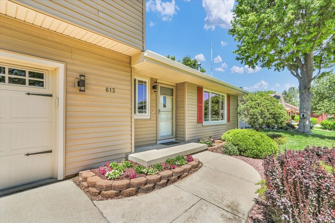 Photo of 613 Crestview Drive