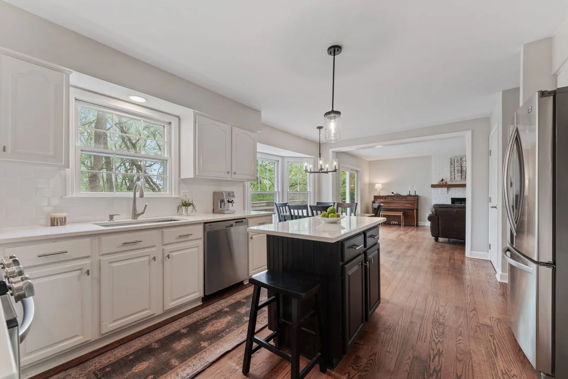 Photo of 635 Oakview Drive