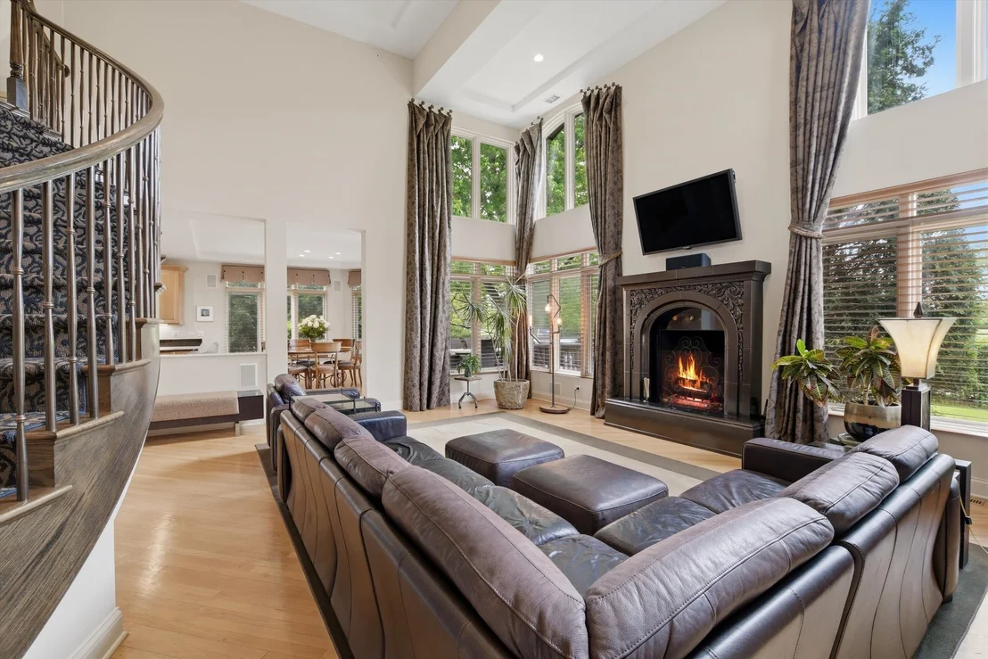 Photo of 809 Edgemont Lane
