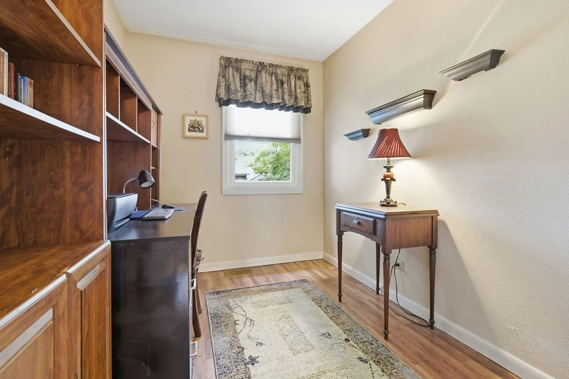 Photo of 1210 Greenlawn Drive