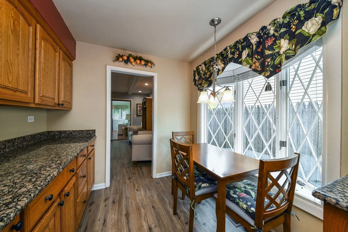 Photo of 337 W Edson Place