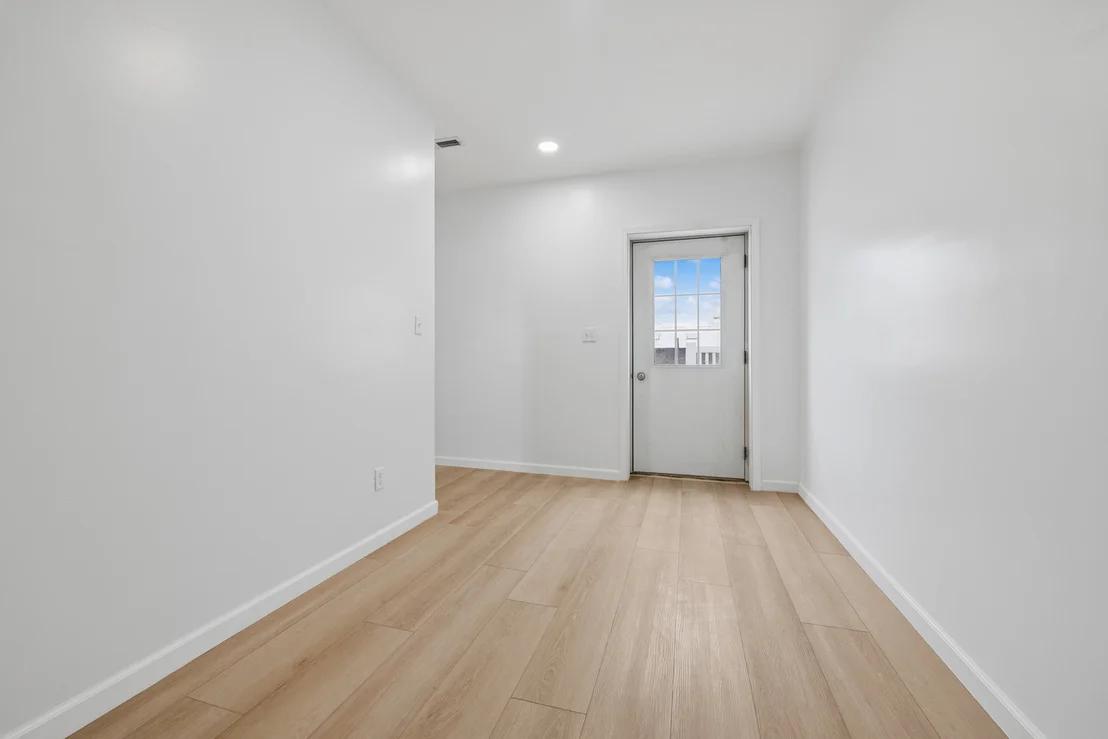 Photo of 1430 N 30th Road