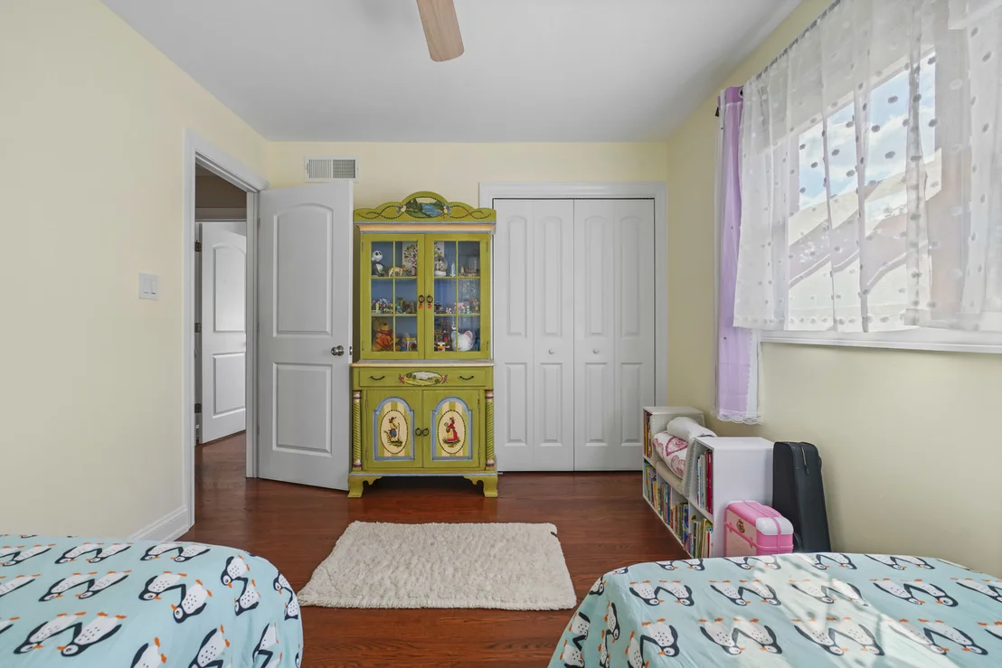 Photo of 421 Vassar Lane