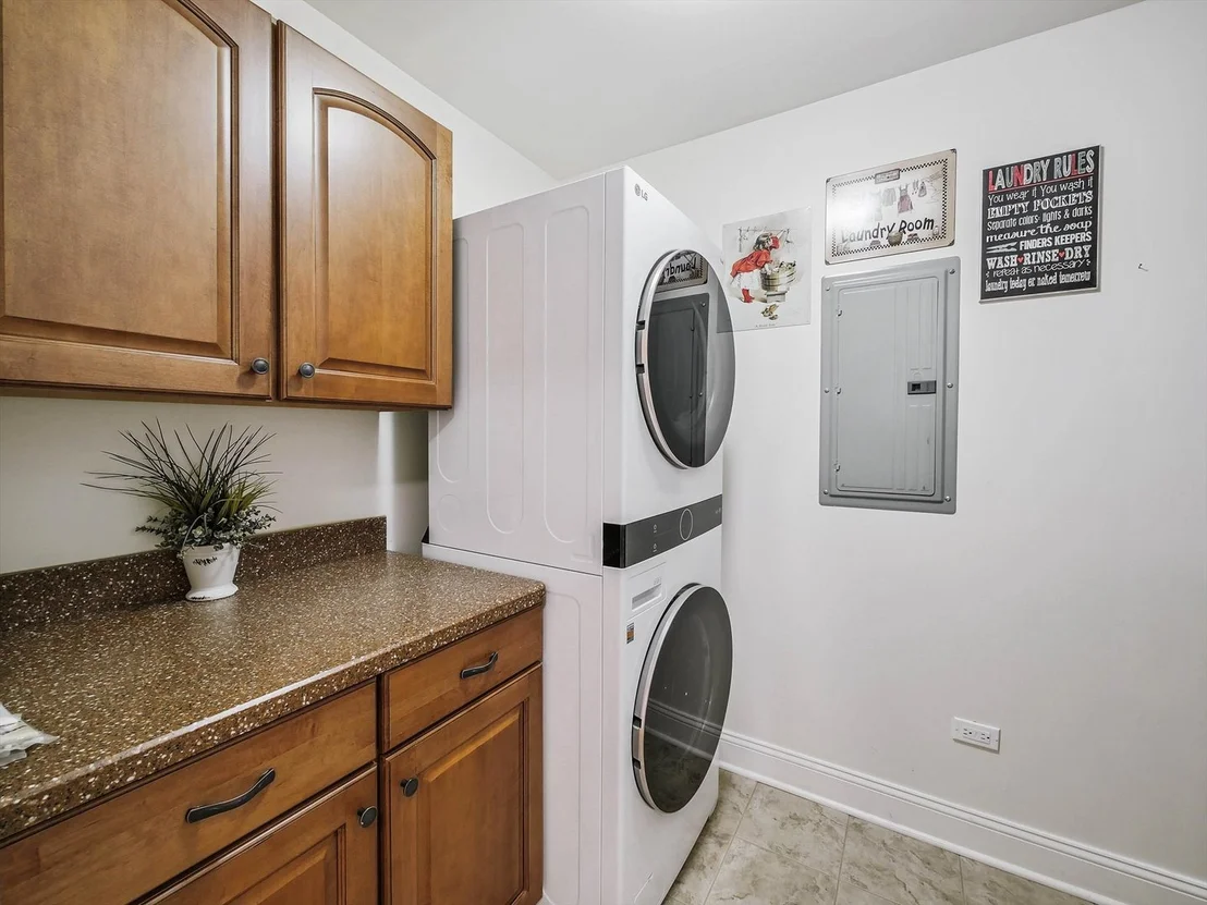 Photo of Unit 403 at 1 Itasca Place