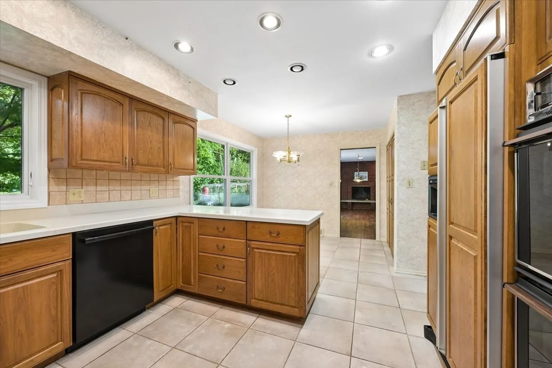 Photo of 937 Sutton Drive