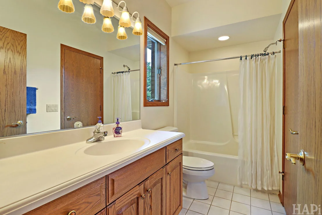 Photo of 2215 N Elmkirk Park