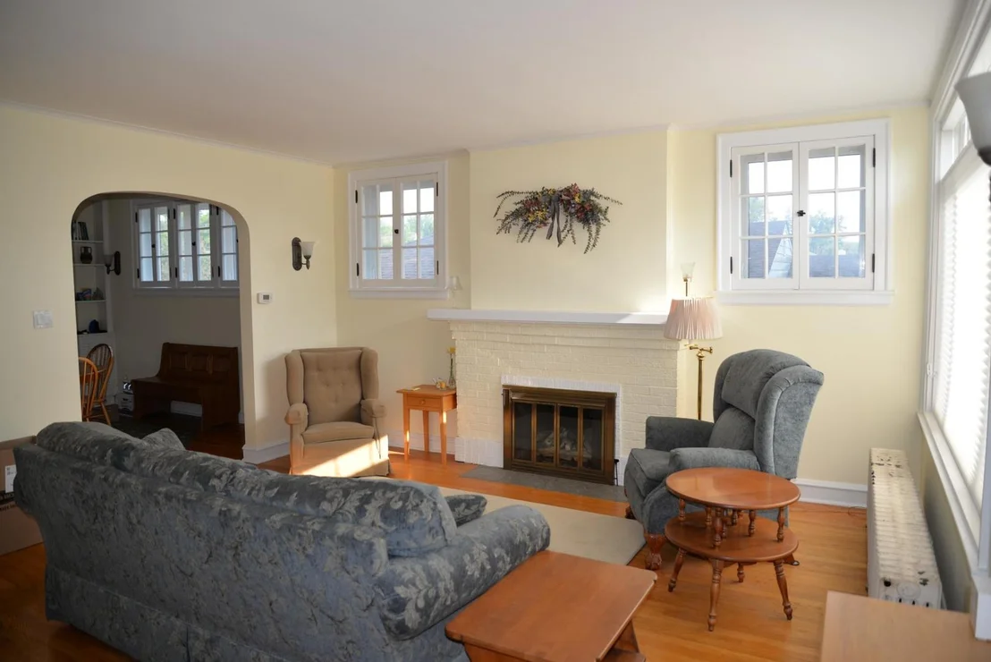 Photo of 940 W Grant Drive