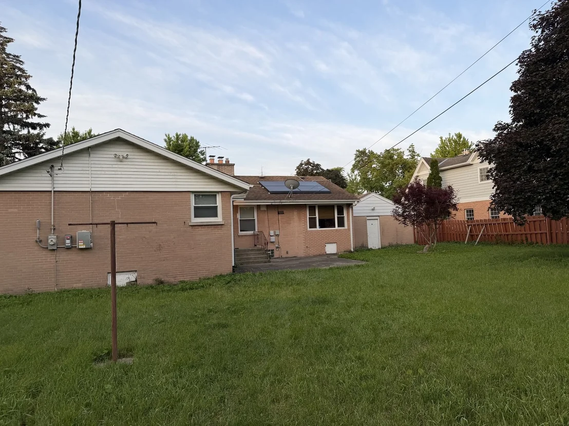 Photo of 840 E Thacker Street