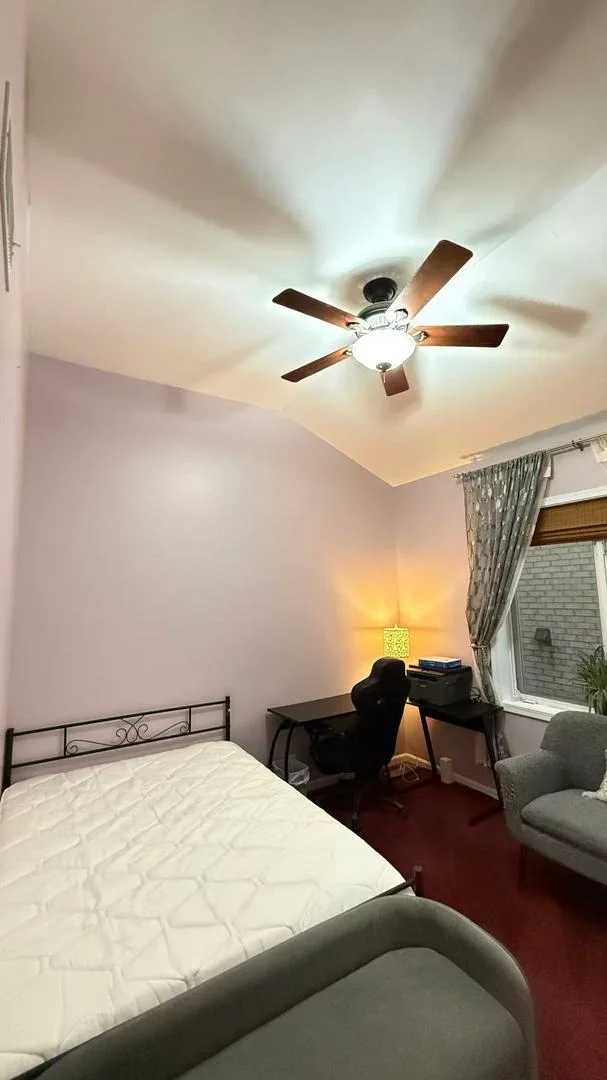 Photo of 422 W 42nd Place