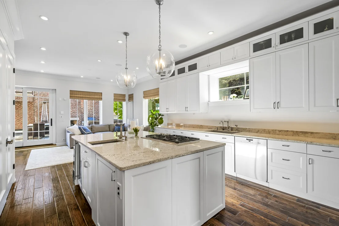 Photo of 1331 W Wolfram Street