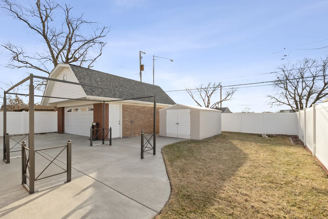 Photo of 10124 Maple Avenue